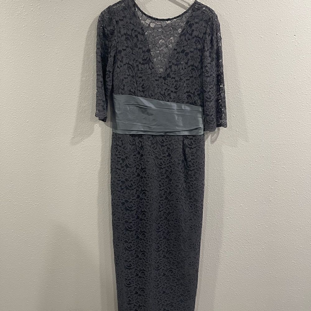 Siri Charcoal Style 5548 Devonshire Lace Aria Gown Sz 12